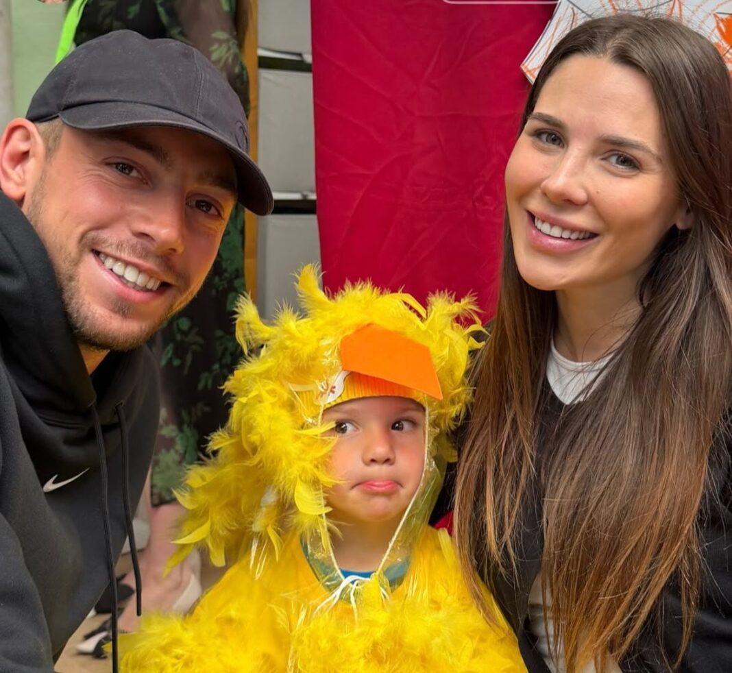 Mina Bonino junto a Federico Valverde y su hijo en una foto familiar de Instagram