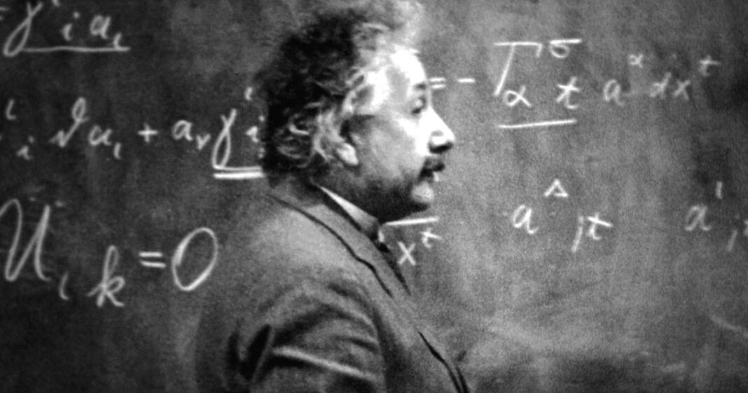 Albert Einstein con su icónica mirada pensativa