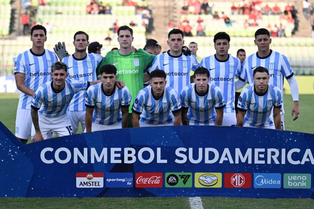 Jugadores de Racing Club durante un partido de la Copa Sudamericana 2026