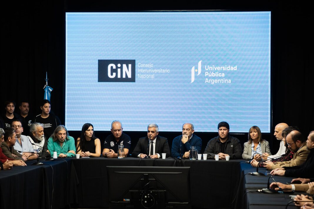Conferencia de prensa del Consejo Interuniversitario Nacional con rectores y representantes sindicales