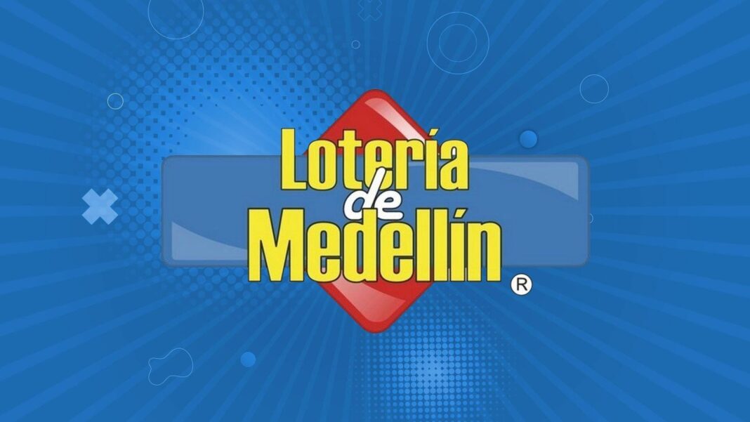 Boleto de la Lotería de Medellín con el número 3298