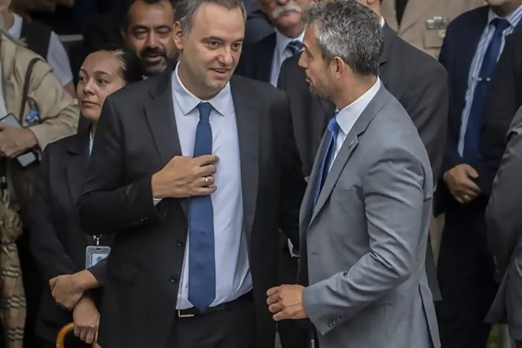 Interior de la Cámara de Diputados con personas sentadas en las gradas y legisladores en sus bancas