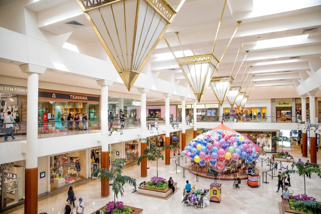 Vista del centro comercial South Coast Plaza en Costa Mesa, California