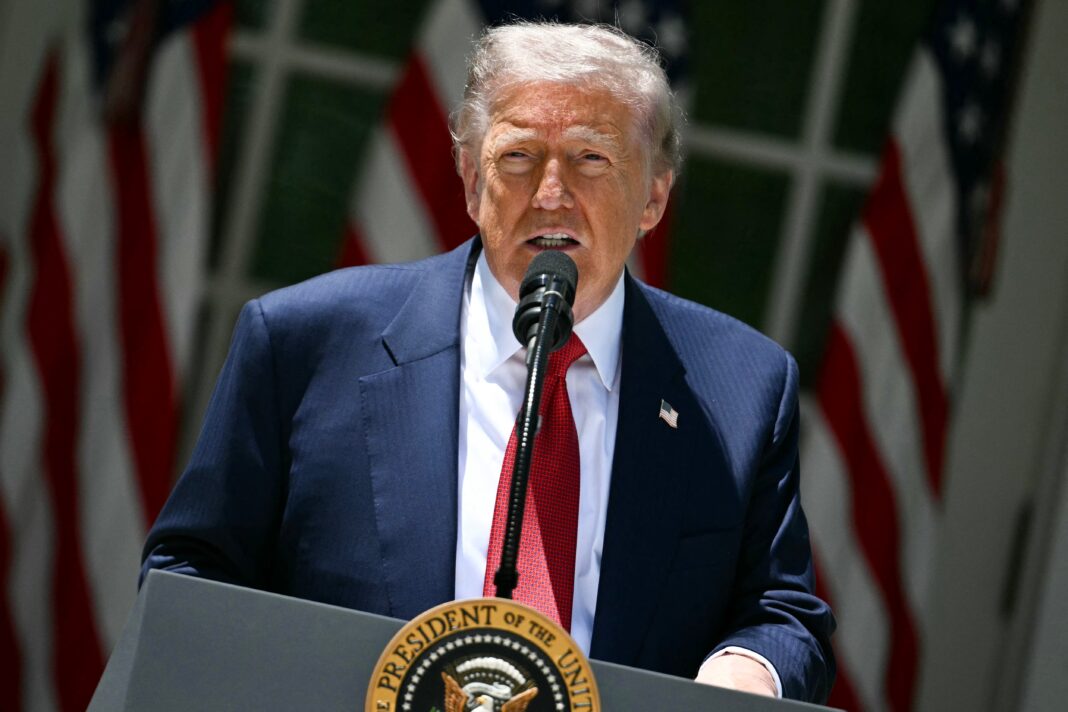 Donald Trump anunciando el alto el fuego entre Rusia y Ucrania