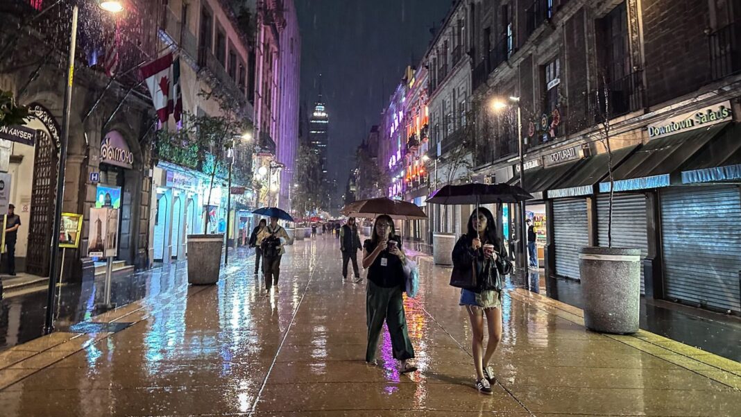 Mapa de alertas por lluvias en la Ciudad de México con demarcaciones naranja y amarilla