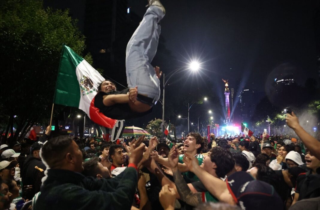 Multitud de aficionados en un estadio durante un partido de fútbol del Mundial 2026