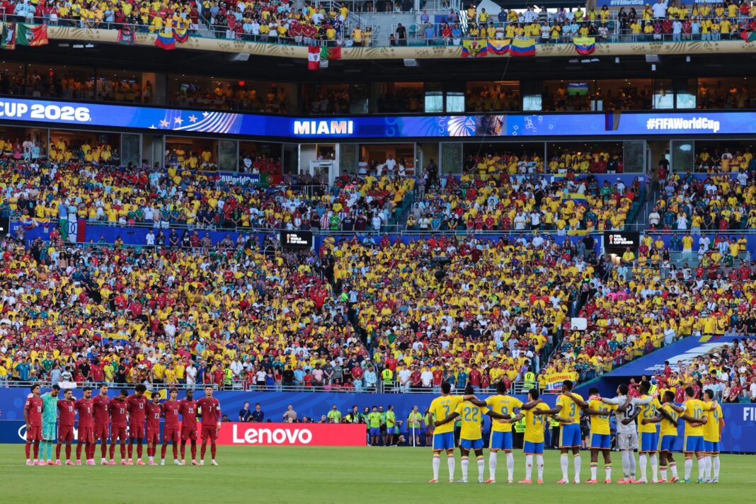 Partido Portugal vs Colombia en el Hard Rock Stadium de Miami con público y seguridad