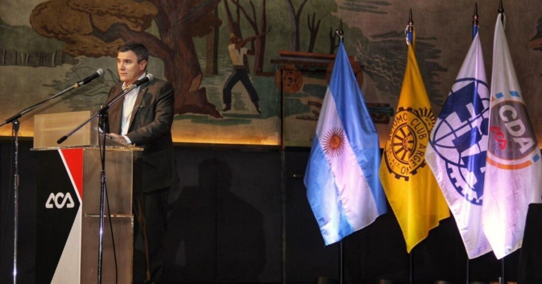 Entrega de reconocimientos a campeones argentinos de automovilismo 2025 en la sede del ACA