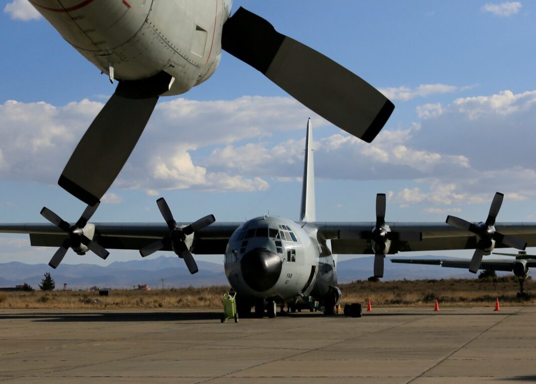 Avión C-130 Hércules de la Fuerza Aérea de Chile en operación humanitaria en Bolivia
