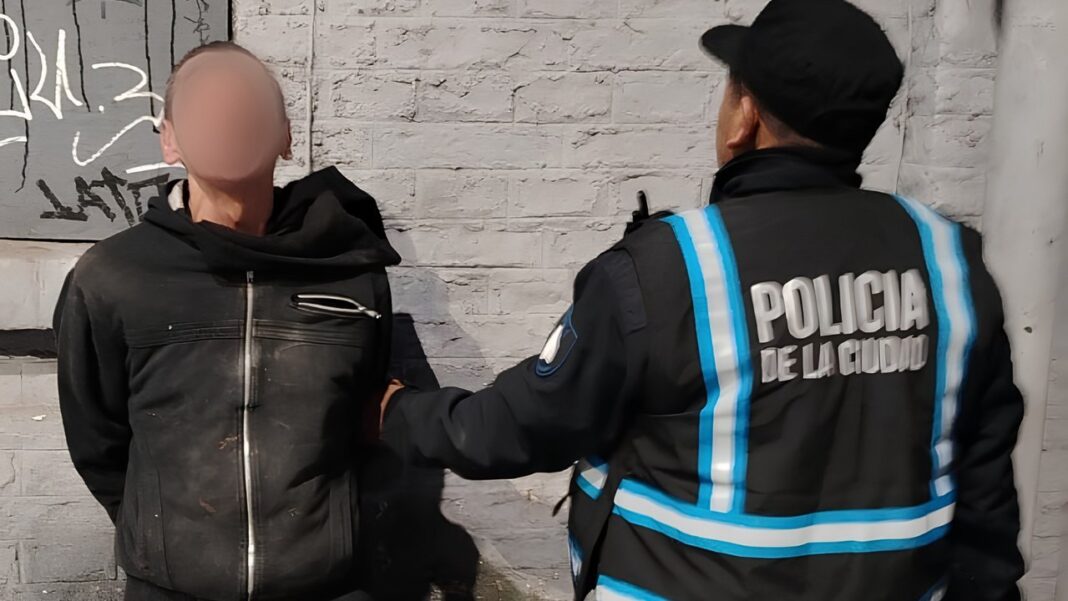 Policía de la Ciudad en la escena del intento de robo en Villa Urquiza