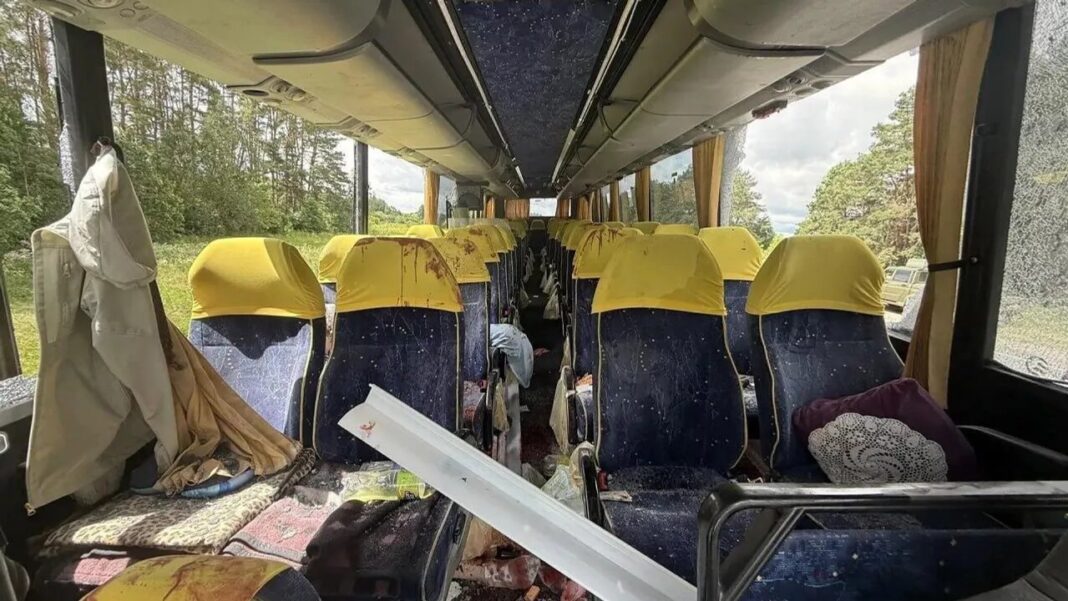 Interior del autobús impactado por dron ucraniano en la región de Briansk
