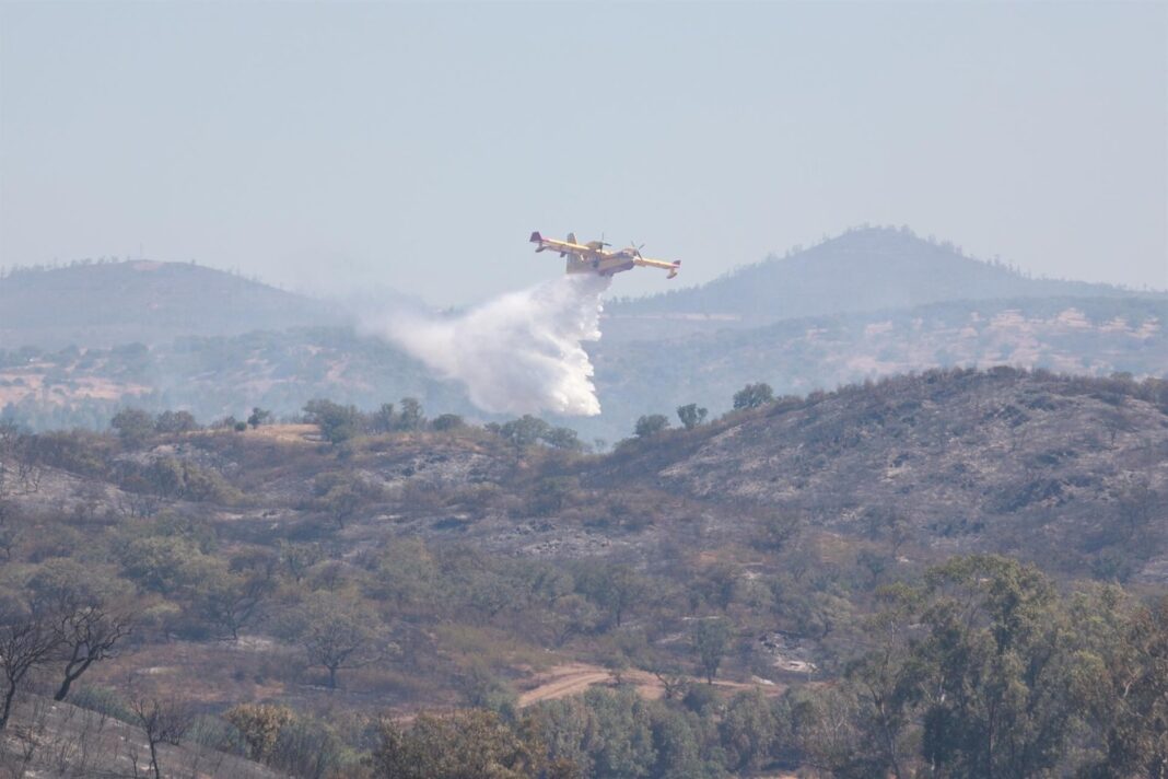 Imagen del incendio forestal en Villanueva de los Castillejos