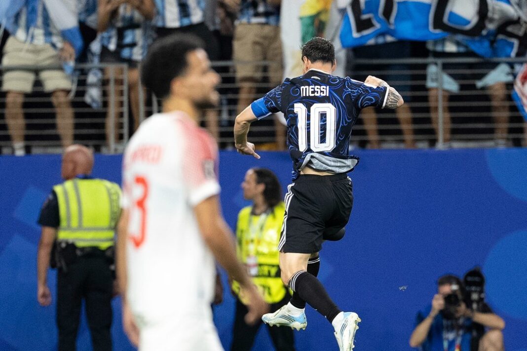 Lionel Messi celebrando un gol durante la fase de grupos del Mundial 2026