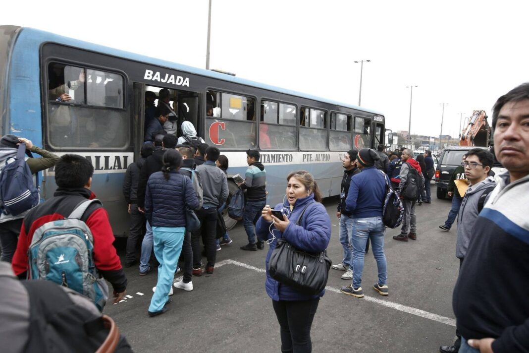 Reunión entre gremios de transportistas y autoridades del MTC y ATU
