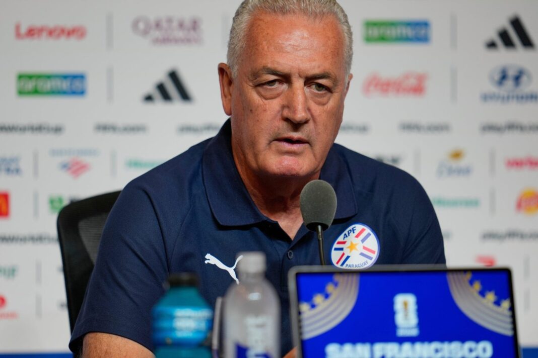 Gustavo Alfaro durante conferencia de prensa tras el partido Paraguay vs Australia en el Mundial 2026
