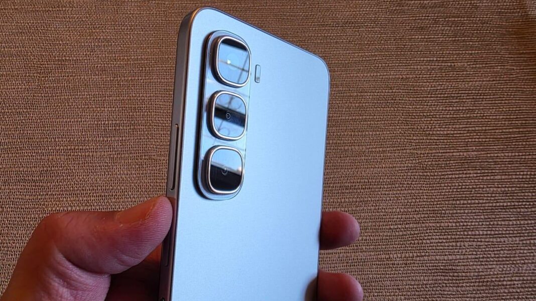 Infinix Hot 60i sobre una superficie