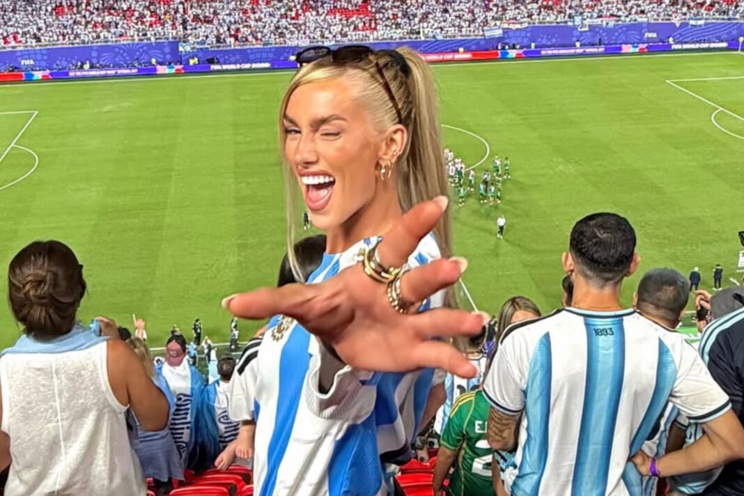 Kelci Rose en el estadio durante el partido Argentina vs Argelia del Mundial 2026