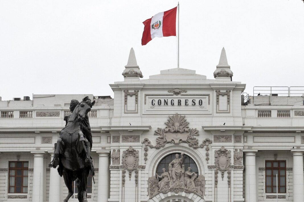 Fachada del Congreso de la República del Perú en Lima