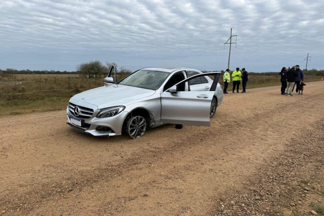 Mercedes Benz gris utilizado en el transporte de cocaína
