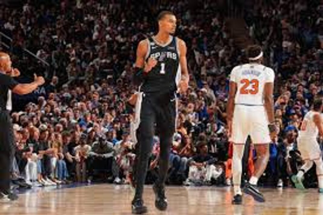 Partido de baloncesto entre San Antonio Spurs y New York Knicks en el Madison Square Garden