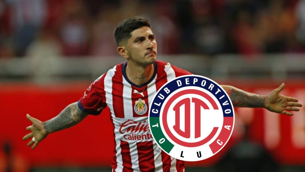 Víctor Guzmán con la camiseta de Chivas