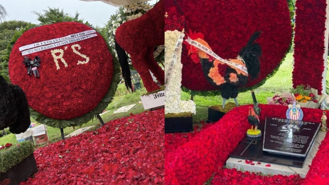Arreglos florales en la tumba de Nemesio Oseguera Cervantes, alias El Mencho, en el panteón Recinto de la Paz, Zapopan