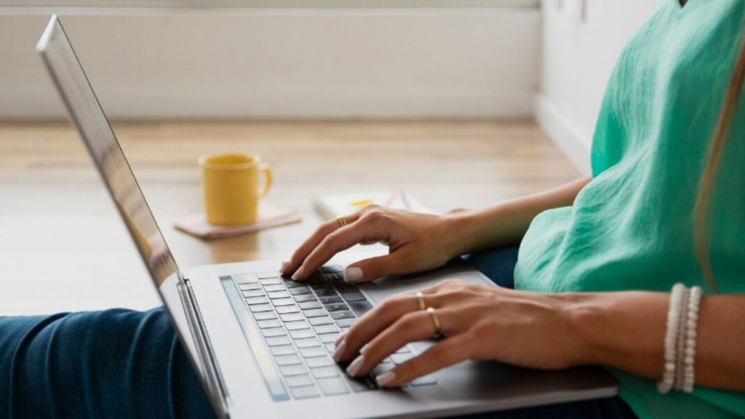 Captura de pantalla de un curso virtual de Excel con gráficos y tablas dinámicas