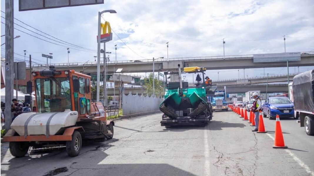 Delfina Gómez durante el banderazo de inicio de la rehabilitación de la Avenida Alfredo del Mazo en Toluca