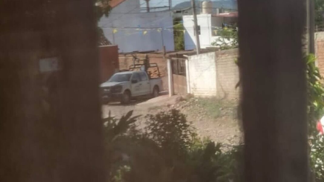 Helicópteros de fuerzas armadas sobrevuelan comunidades en Rosario, Sinaloa, durante operativo