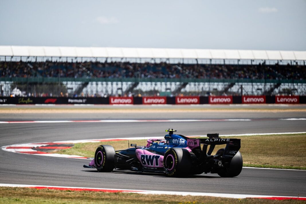 Franco Colapinto en el circuito de Silverstone durante la carrera sprint de Fórmula 1