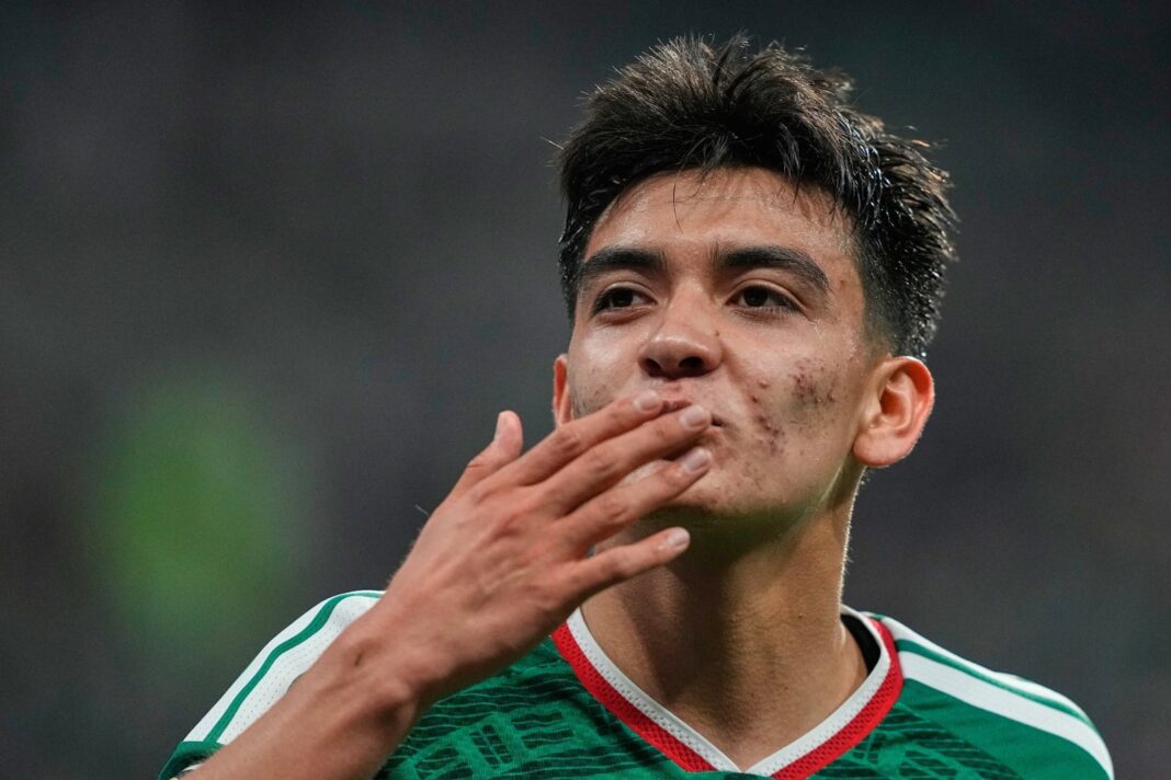 Gilberto Mora celebrando con la selección mexicana en el Mundial 2026