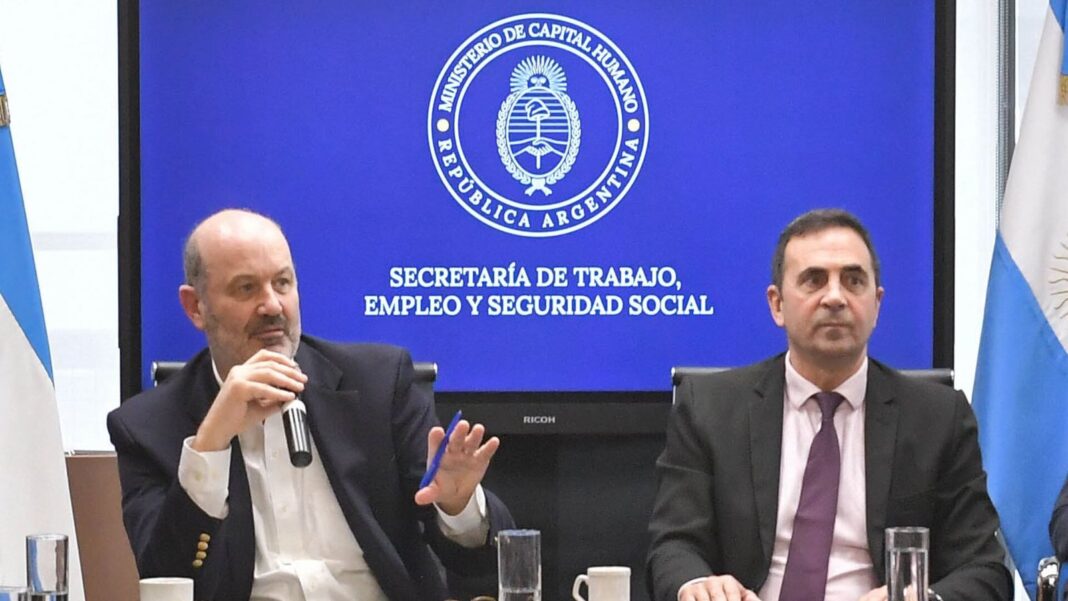 Reunión entre funcionarios del Gobierno y dirigentes de la CGT