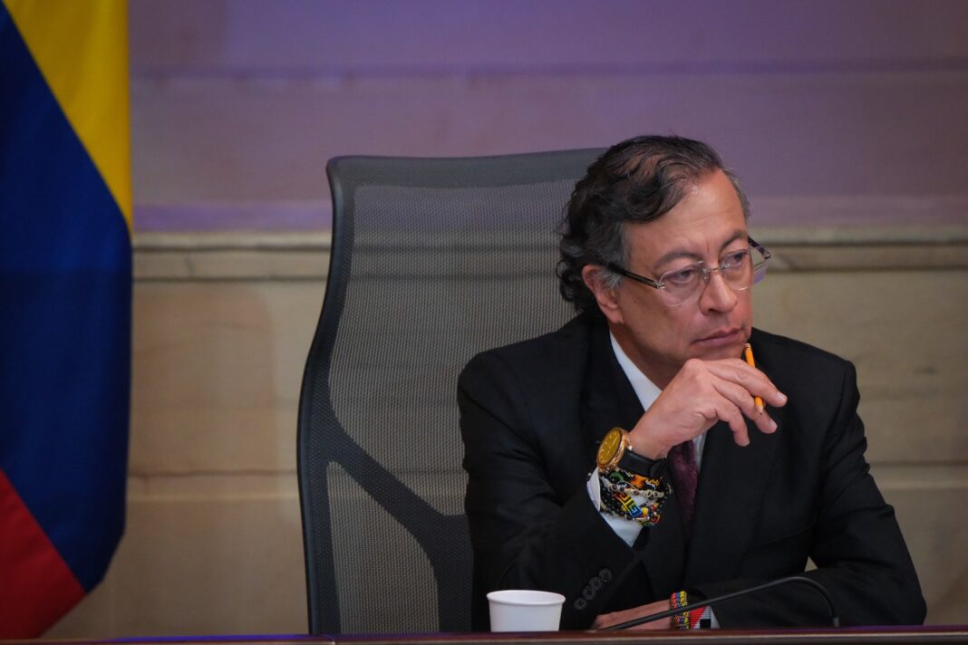 Gustavo Petro defendiendo aumento de IVA a vehículos híbridos