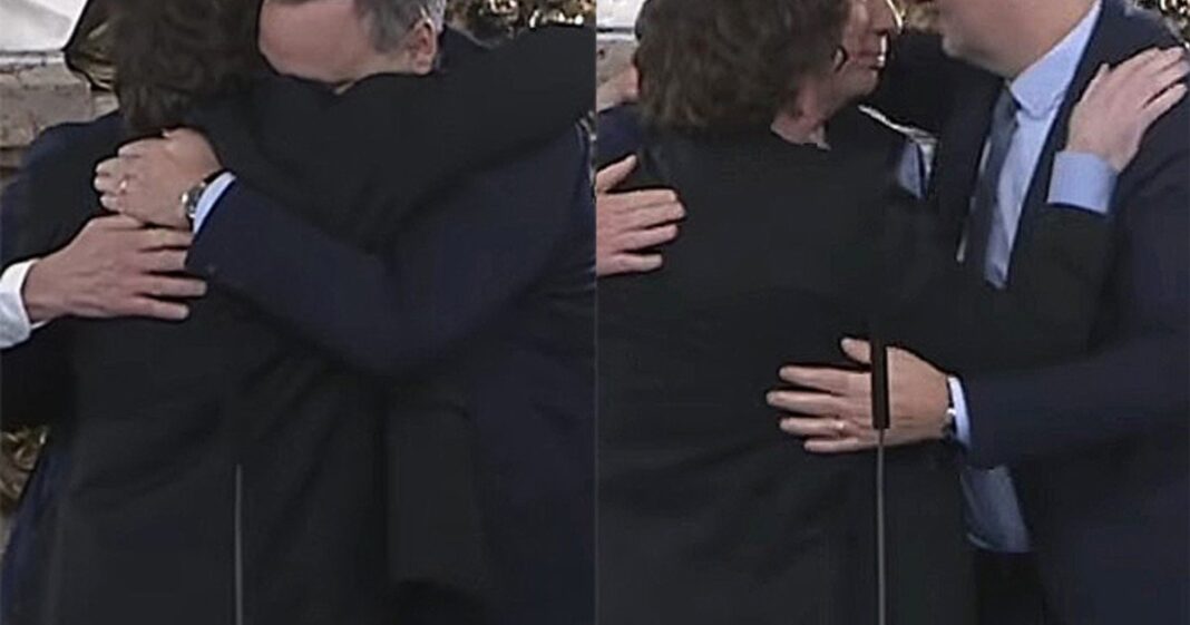 Reunión política en despacho oficial con banderas argentinas