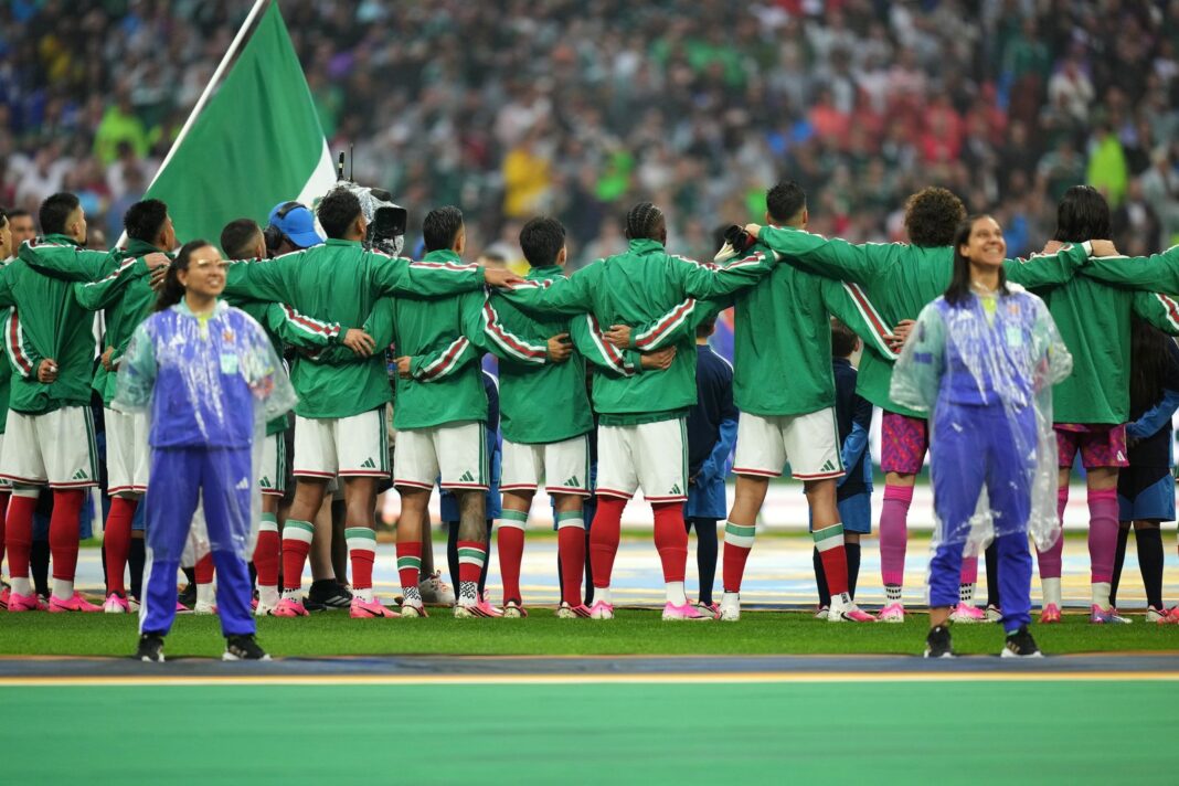 Guillermo Ochoa, arquero mexicano, durante un partido de fútbol
