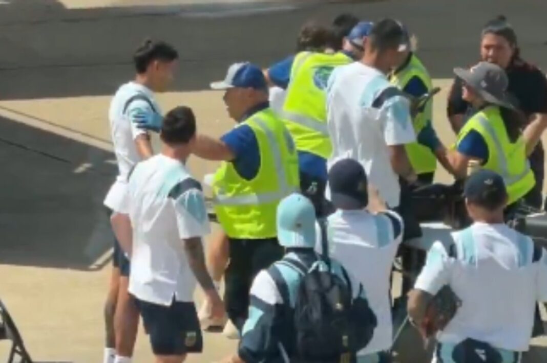 Lionel Messi y Cristian Romero en el aeropuerto de Miami durante el Mundial 2026