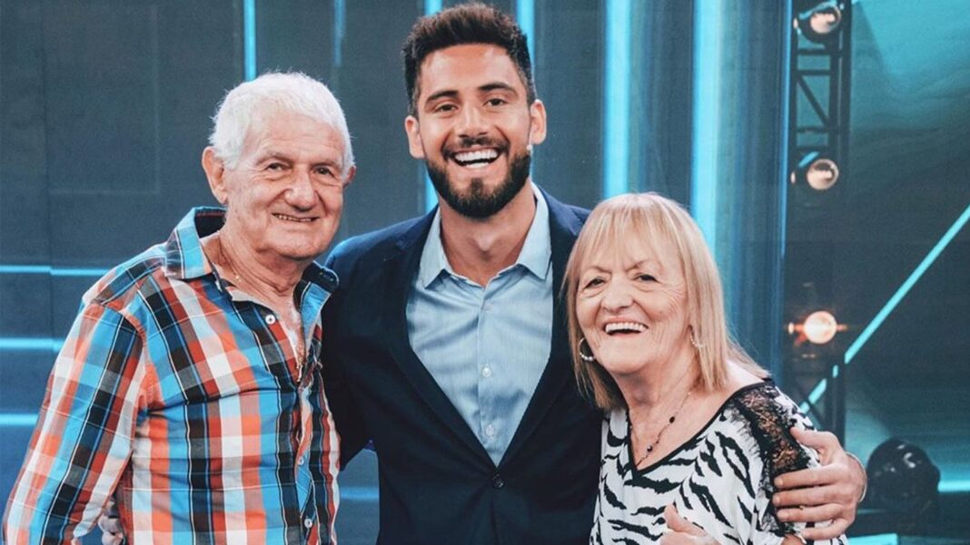 Nicolás Occhiato junto a su abuela Concepción Papasidero