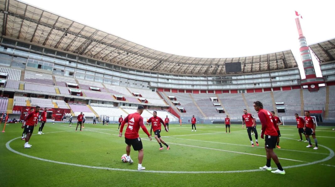 Estadio Nacional de Lima durante un partido de la selección peruana