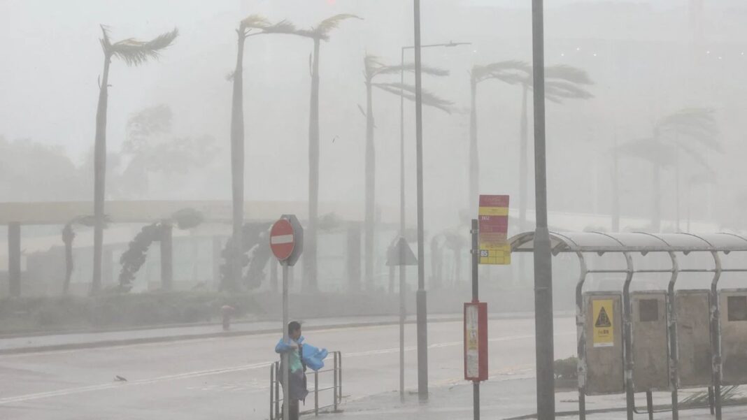 Imagen satelital del tifón Bavi aproximándose a Taiwán