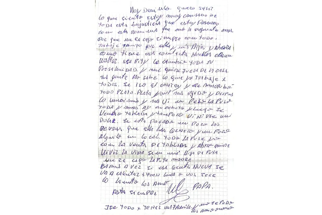 Altar con oraciones a la numeróloga Pitty hallado en la casa de la víctima de femicidio en Villa Devoto
