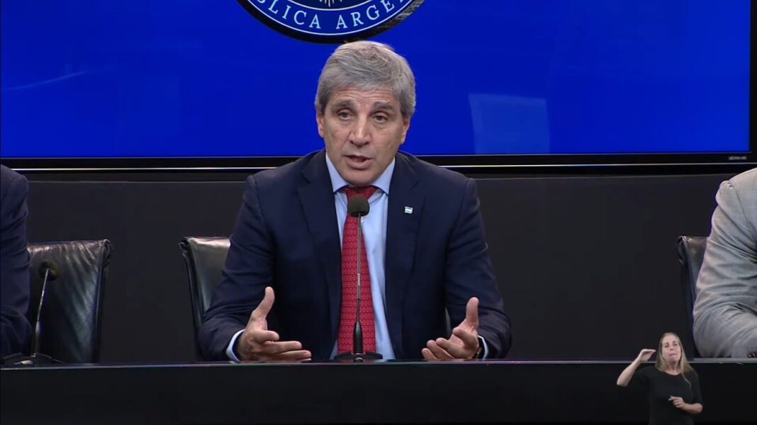 Luis Caputo en conferencia de prensa