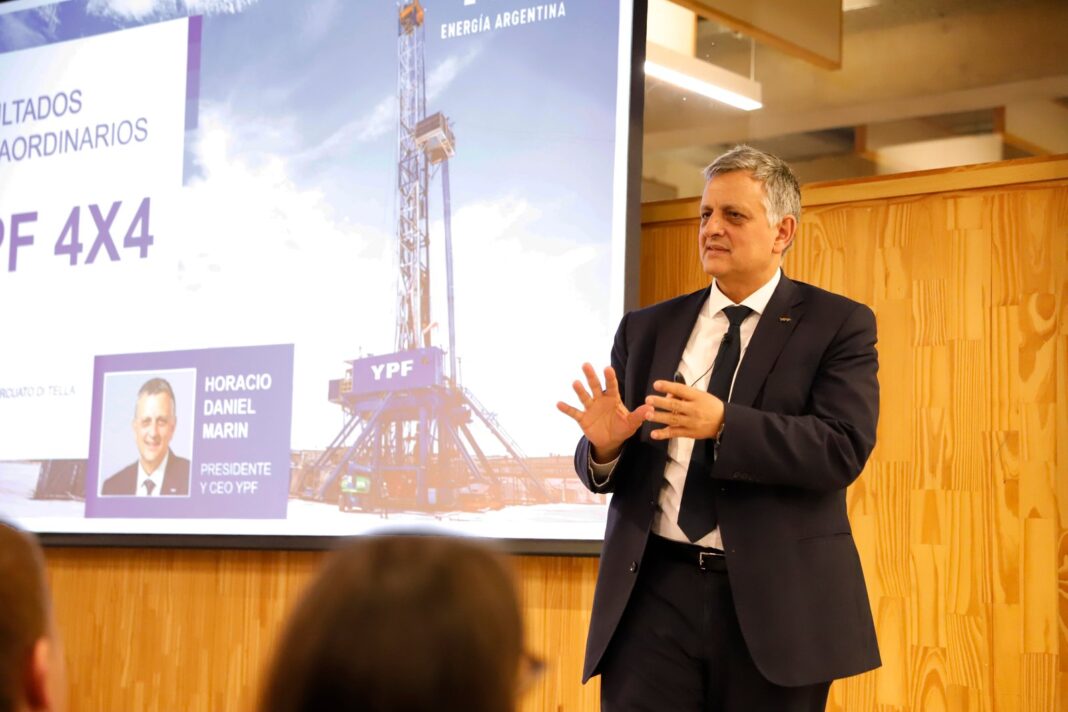 Horacio Marín durante su exposición en la UTDT