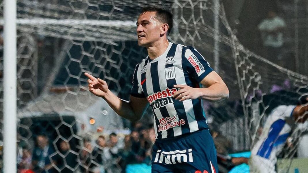 Jairo Vélez durante un partido de Alianza Lima