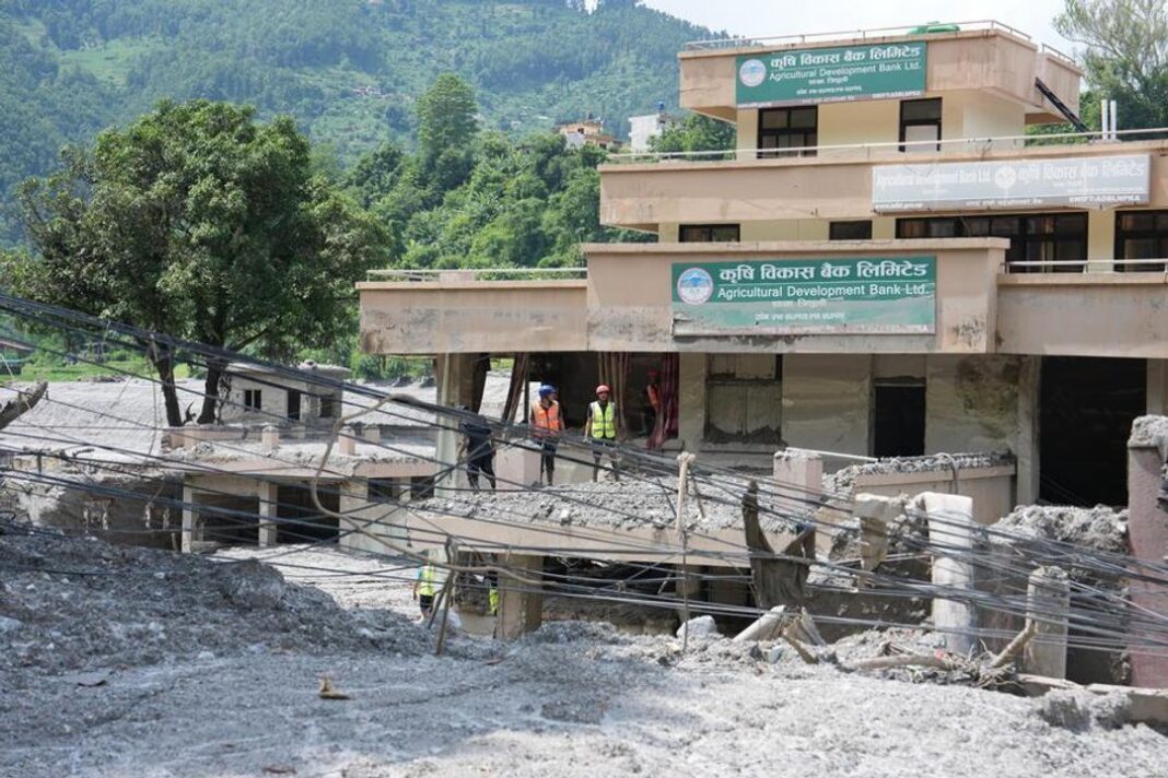 Área afectada por la avalancha de lodo junto al río Trishuli, en Nuwakot, Nepal