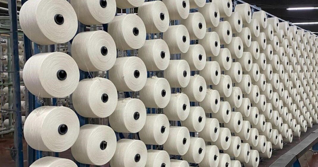 Gráfico comparativo de producción petrolera y empleo textil