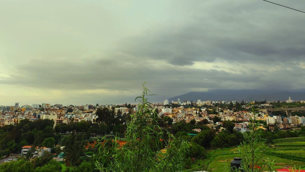 Vista de la ciudad de Arequipa con cielo despejado