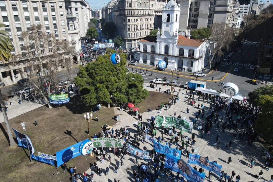 Manifestación por San Cayetano en Plaza de Mayo