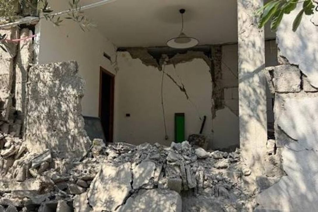 Calles de Nápoles con vecinos evacuados tras el sismo