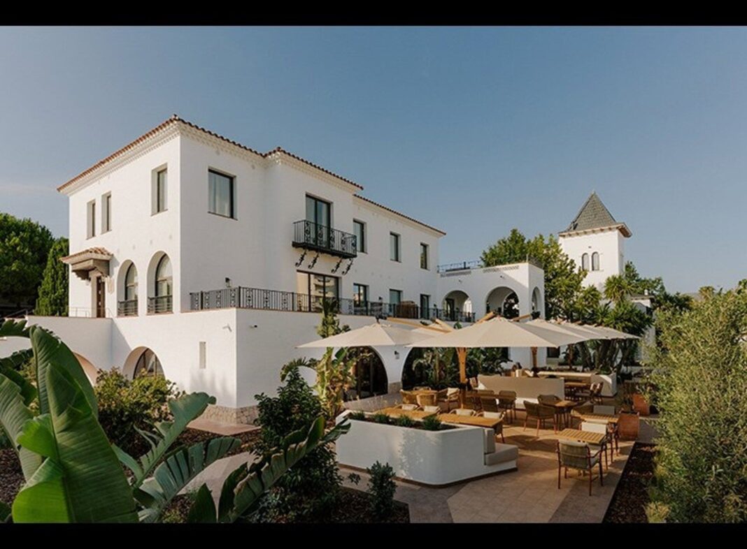 Fachada de un establecimiento de Sunset Hospitality Group