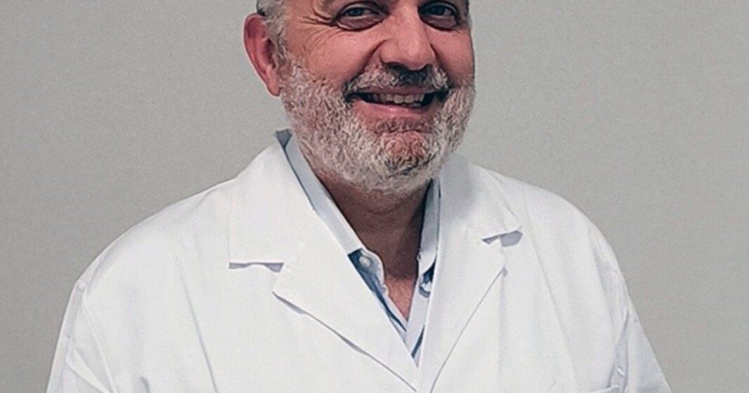 Médico digestólogo Xavier Aldeguer en entrevista de radio